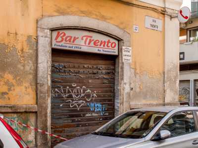 Il locale (come recita un�altra insegna posta sulla saracinesca chiusa), venne aperto nel 1954 dal signor Nanuccio ed � rimasto attivo sino alla morte del proprietario avvenuta circa dieci anni fa